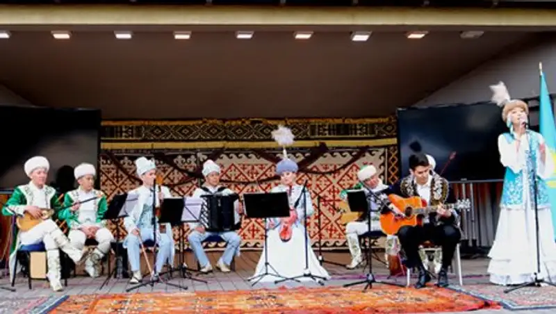 Фольклорный ансамбль «Акмешит» Кызылординской области выступил в Лондоне