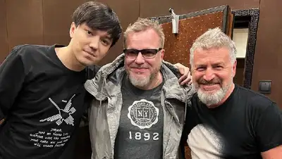 совместное фото, фото - Новости Zakon.kz от 23.02.2022 11:25