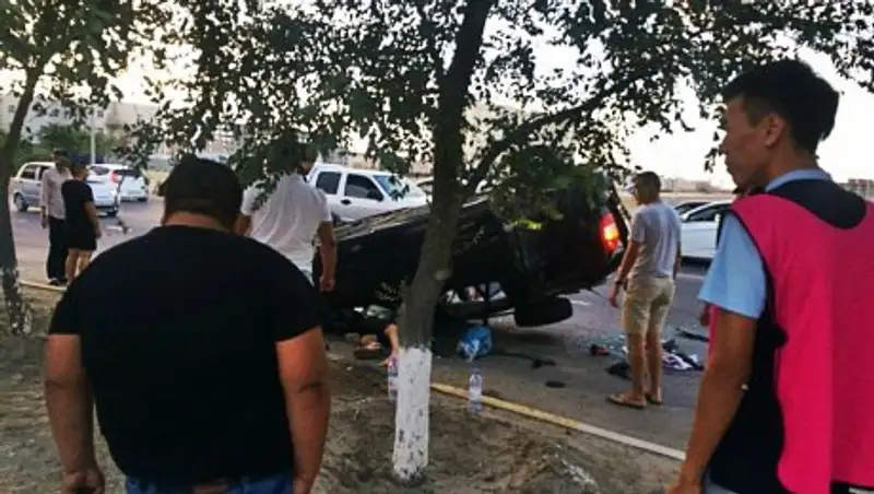 В Актау ищут свидетелей ДТП с перевернувшимся автомобилем