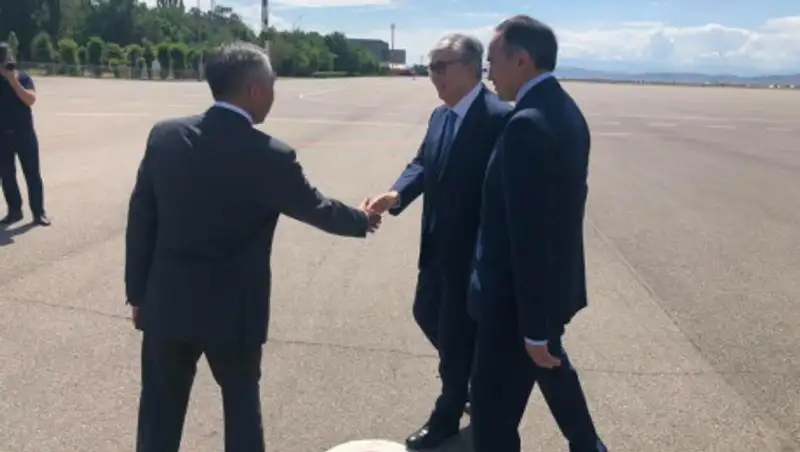 Токаев с рабочей поездкой прибыл в Тараз