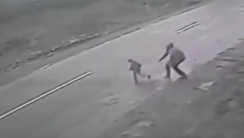 Житель Закарпатья спас 4-летнего мальчика, приняв удар авто на себя