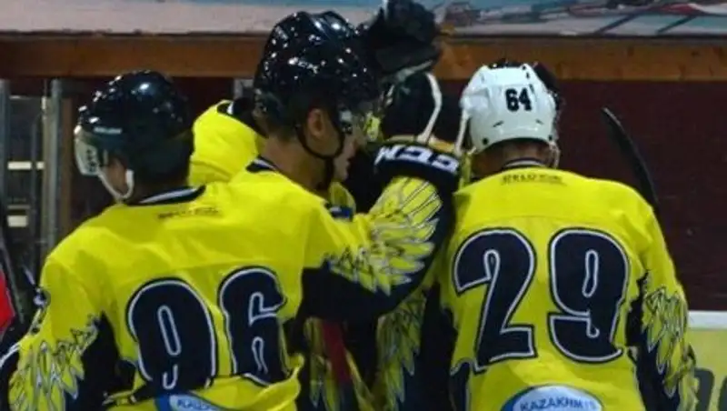 «Сарыарка» завоевала Кубок Открытия нового сезона ВХЛ