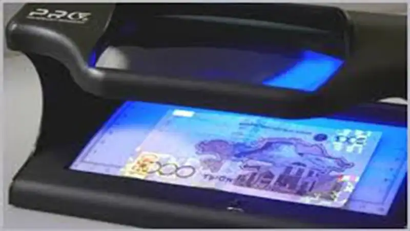 Детектор - лучшее оружие от фальшивомонетчиков, фото - Новости Zakon.kz от 08.06.2016 15:51