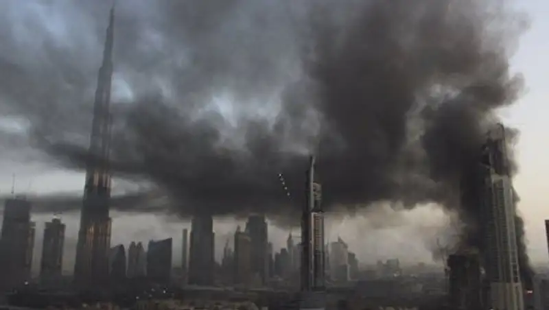 В Дубае загорелась строящаяся высотка
