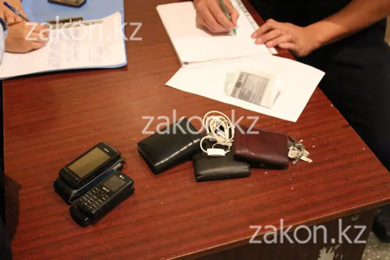 В Алматы молодые люди на «Жигулях» украли невесту (фото), фото - Новости Zakon.kz от 29.08.2013 16:01