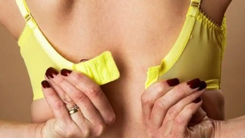 В Австралии британец снял на фото более 100 женщин в раздевалках