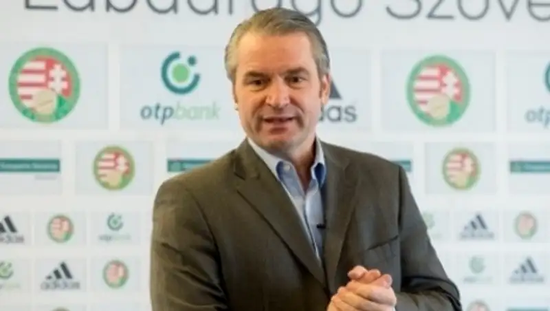Экс-тренер сборной Казахстана по футболу Бернд Шторк возглавил сборную Венгрии 
