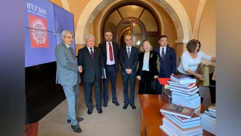 Более ста книг подарил Сапарбаев вузам и библиотекам Армении