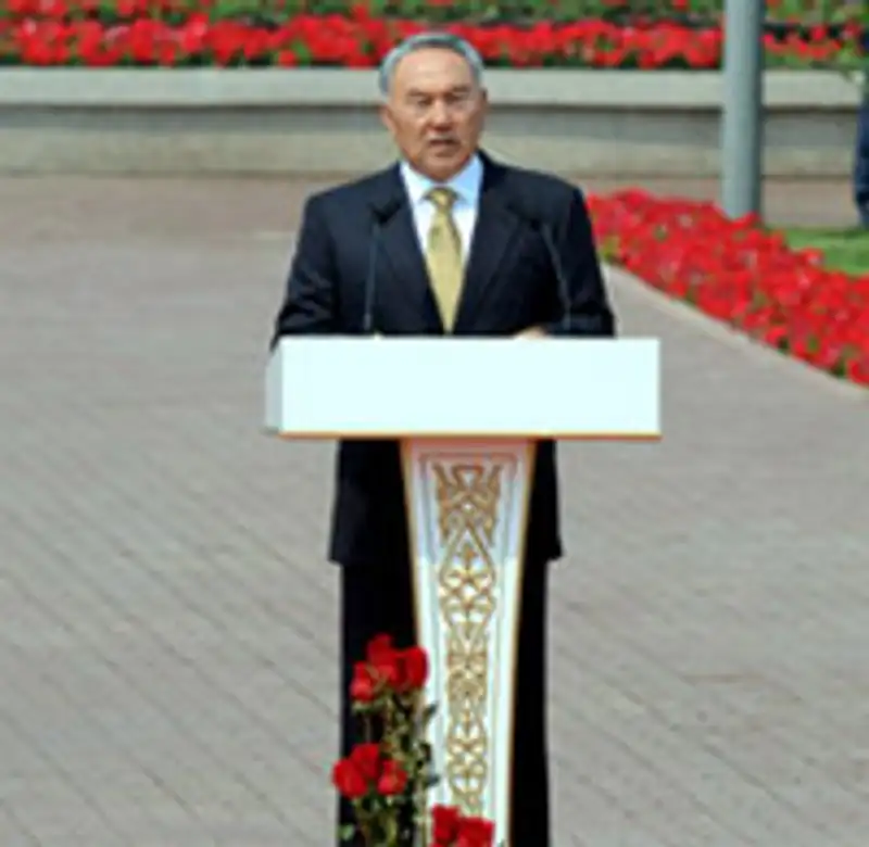 Президент РК подъемом Государственного флага дал официальный старт празднованию Дня столицы - казинформ, фото - Новости Zakon.kz от 05.07.2012 18:27