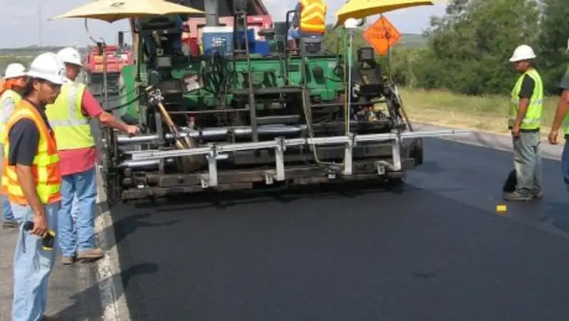 Дороги Усть-Каменогорска покроют щебеночно-мастичным асфальтом