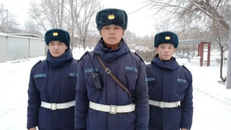 Вооруженного мужчину задержали в Уральске