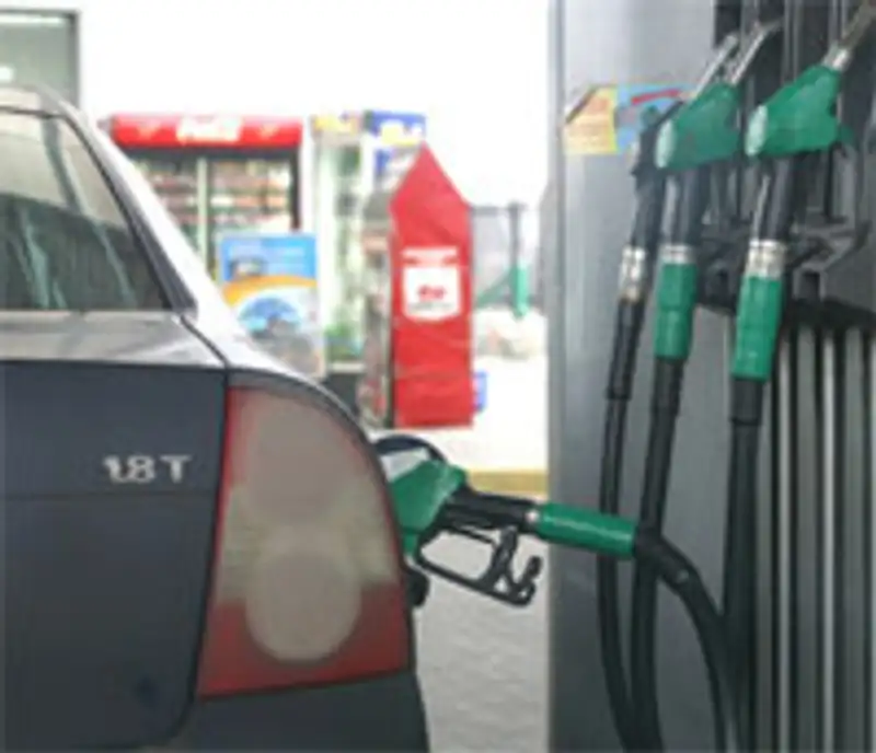 Более половины казахстанских автозаправок ежегодно уличают в реализации некачественного бензина, фото - Новости Zakon.kz от 19.05.2012 16:26