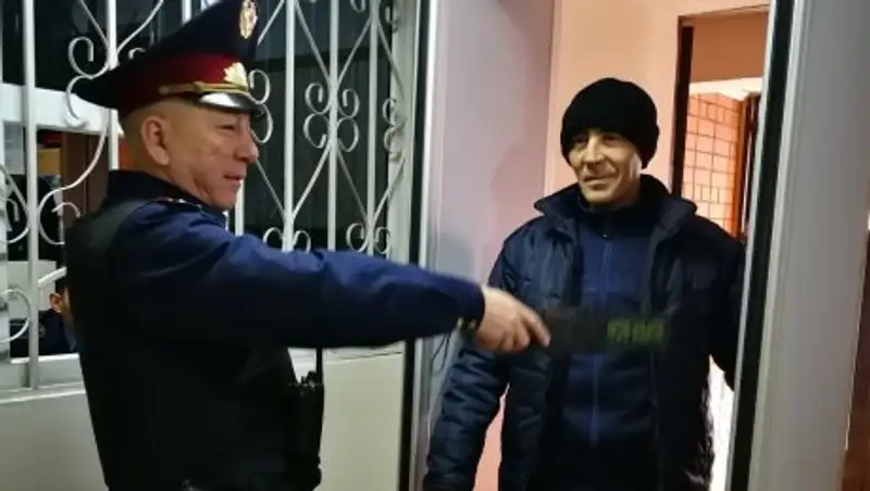 Коньяк, наркотики, мобильники - что пытаются пронести заключенным