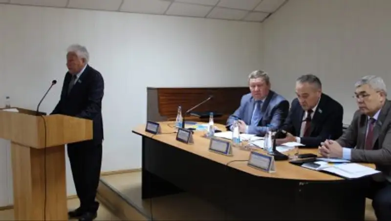 Депутаты рассказали сельским учителям об их роли в обществе