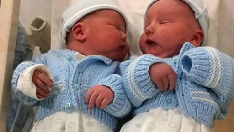 33-летняя домохозяйка родила самых тяжёлых близнецов