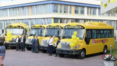 15 новых школьных автобусов получили акмолинские ученики в преддверии начала учебного года, фото - Новости Zakon.kz от 25.08.2022 16:03