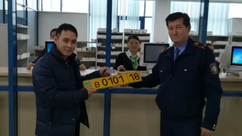 Владелец иностранного авто зарегистрировал машину в Нур-Султане