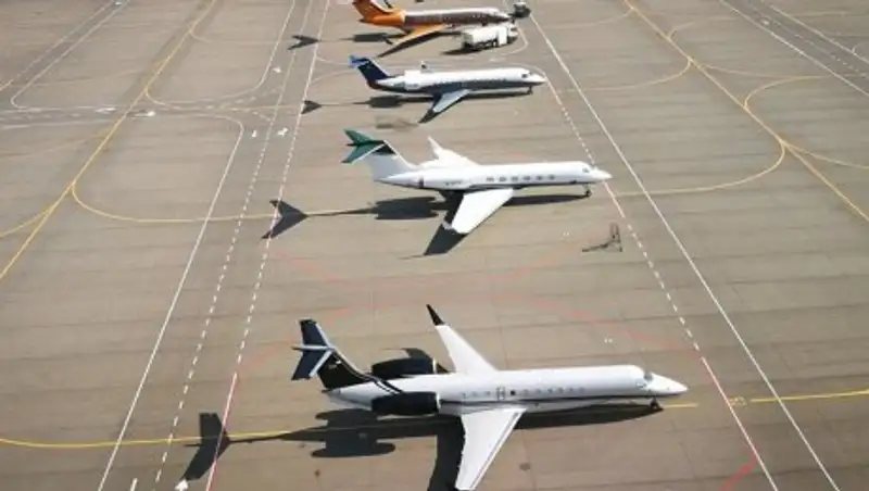 Бозумбаев пообещал обеспечить самолеты керосином к лету