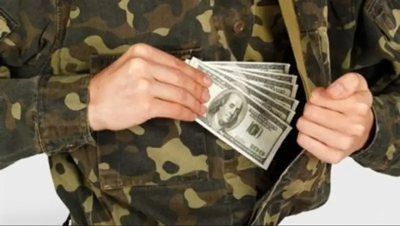 Двух высокопоставленных военных обвинили в коррупции
