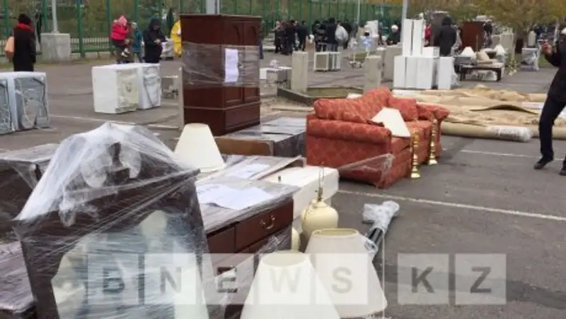 Как и зачем столичные жители ходили на аукцион Посольства США