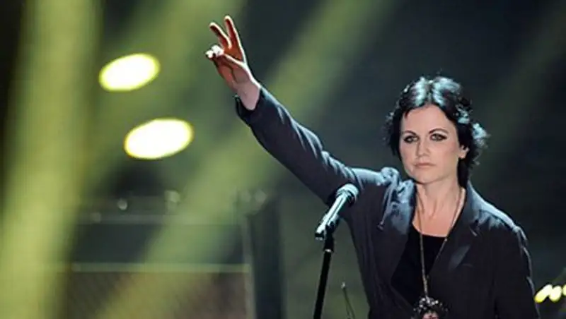 Солистка The Cranberries арестована за нападение на стюардессу