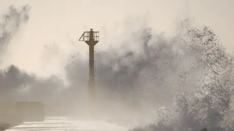Сотни тысяч человек эвакуировали в Китае из-за мощного тайфуна