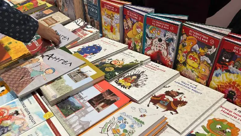 Что читают юные алматинцы на фестивале книг, фото - Новости Zakon.kz от 07.11.2022 18:48