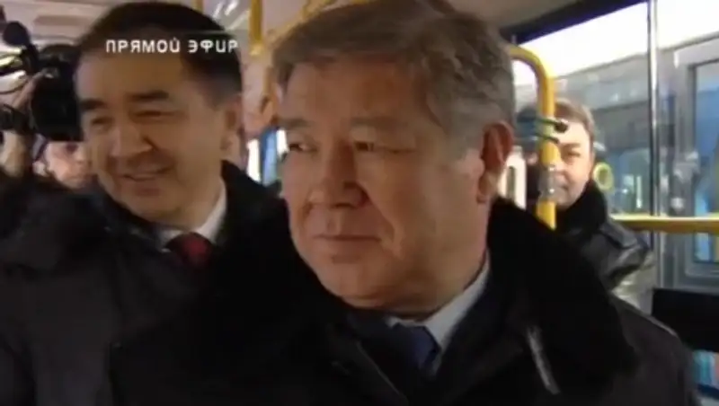 Акиму Алматы представили 100 новых муниципальных автобусов