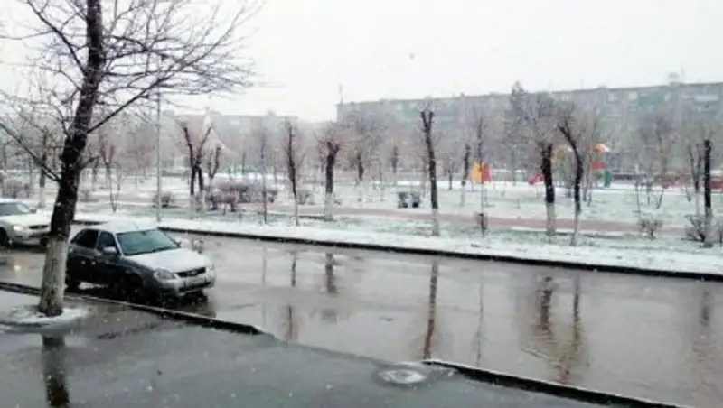 В Актобе выпал снег  