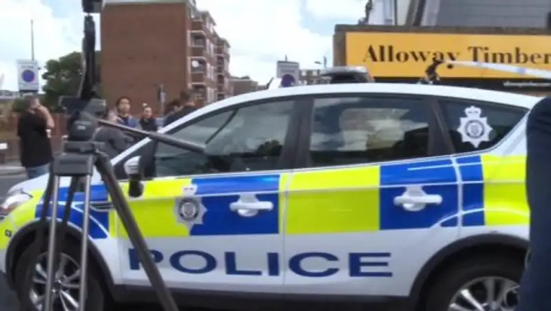 В Лондоне двое подростков получили ранения в результате стрельбы в ресторане