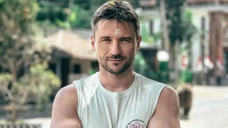 Сергей Лазарев впервые показал новорожденного сына