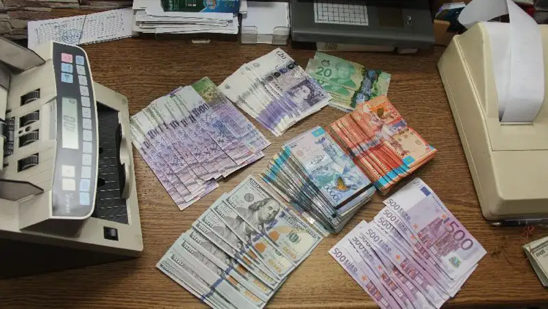 средневзвешенный курс в обменниках, фото - Новости Zakon.kz от 08.07.2022 09:42