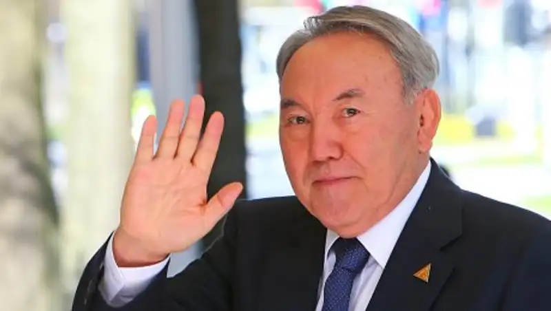 Н.Назарбаев подарил автобус Дворцу школьников в Талдыкоргане