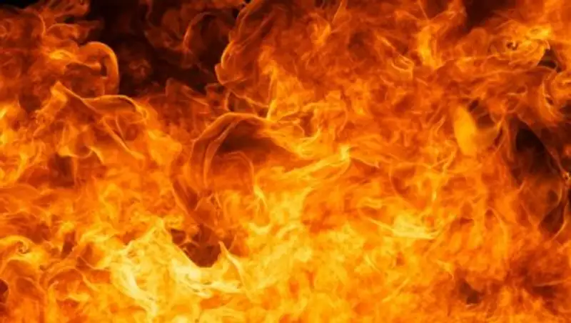 В Алматы загорелся балкон, эвакуировали 50 человек