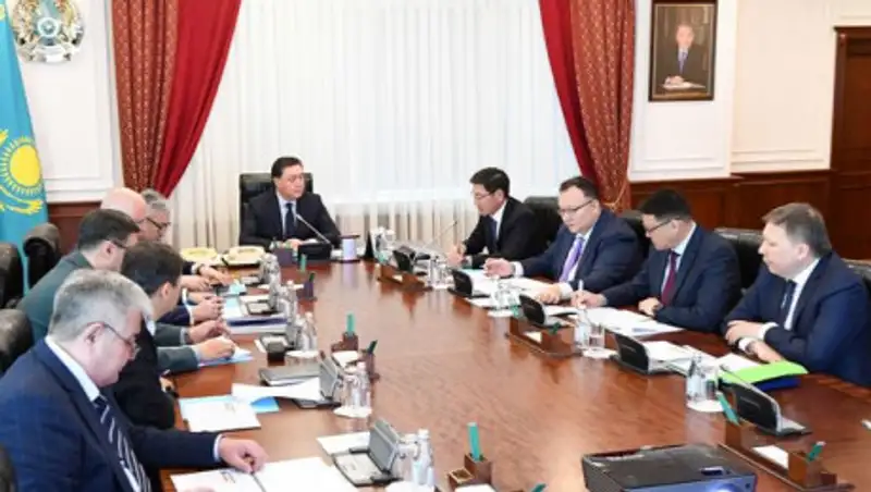 Мамин провел совещание по вопросам внедрения 5G в Казахстане