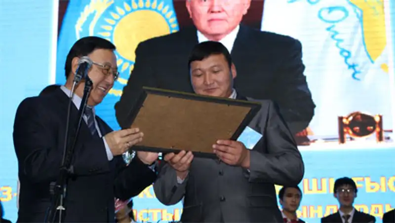 В рамках празднования  Дня Первого Президента в ВКО прошел конкурс акынов