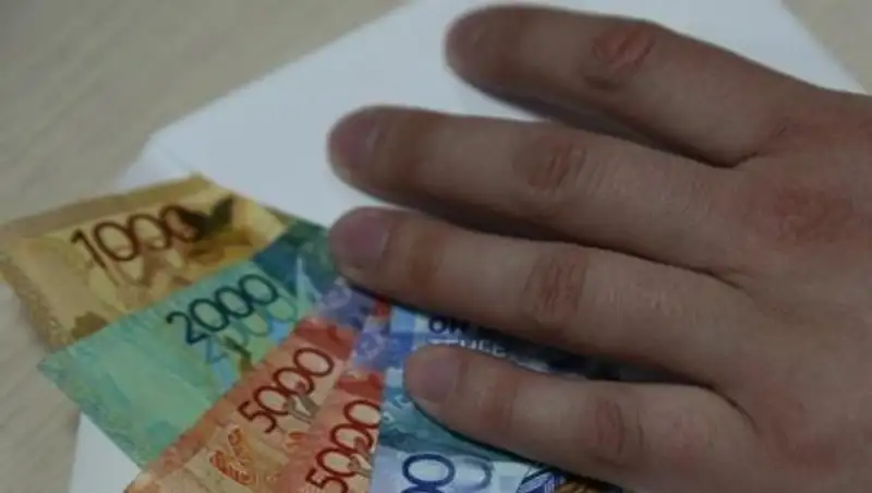 В Алматы сотрудника департамента госдоходов пытались подкупить 25 тысячами тенге