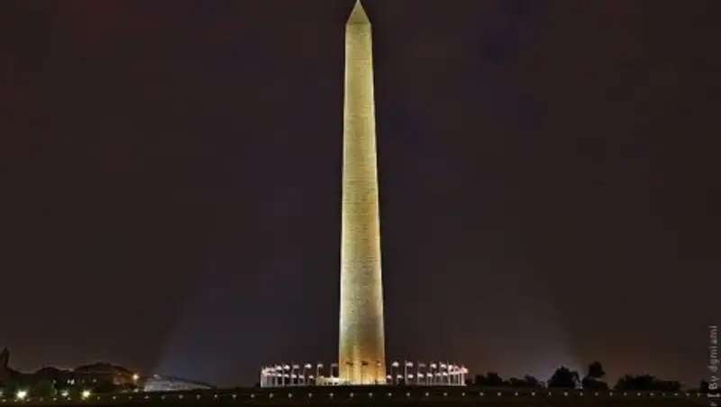 В США вандалы расписали монумент Вашингтона