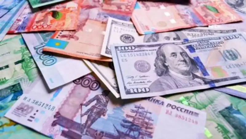 Курс доллара и рубля вырос к концу недели