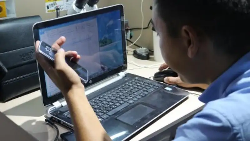 Полицейские провели рейд по точкам продаж мобильных телефонов в Алматы