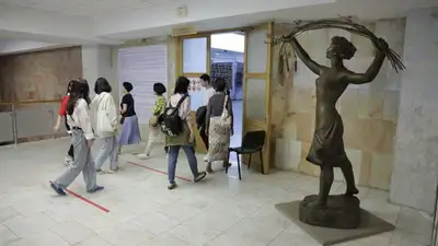 Как часто казахстанцы посещают музеи и библиотеки