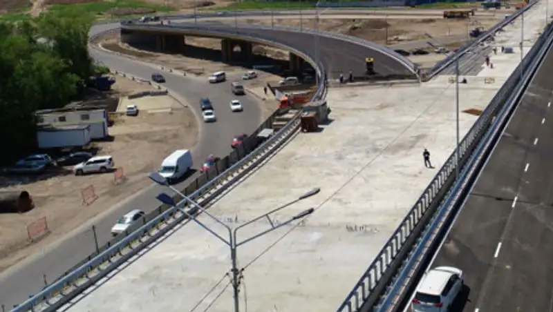 В Алматы пробивают пр. Абая, одну из улиц временно закрыли