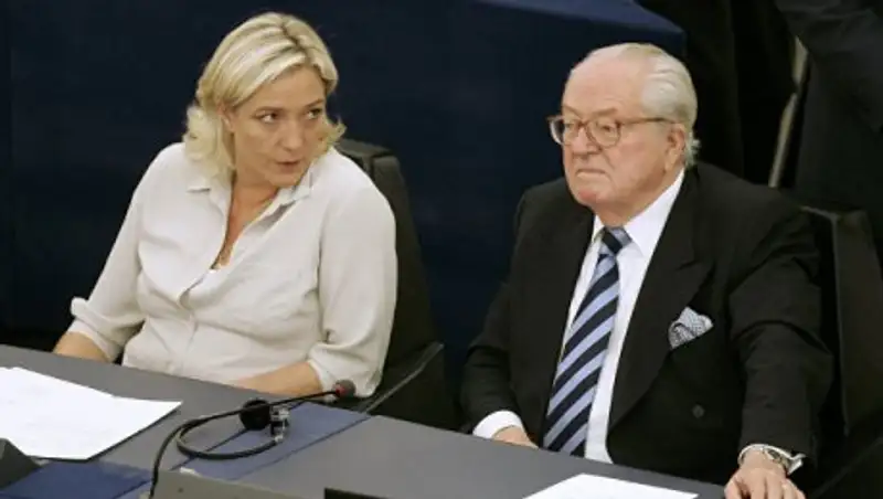 Отец Ле Пен усомнился в ее способности возглавить Францию