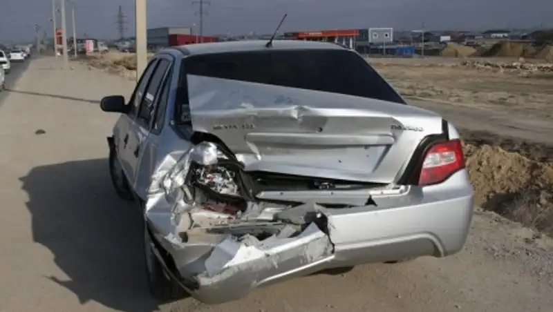 В результате цепной аварии в Актау пострадали четыре автомобиля