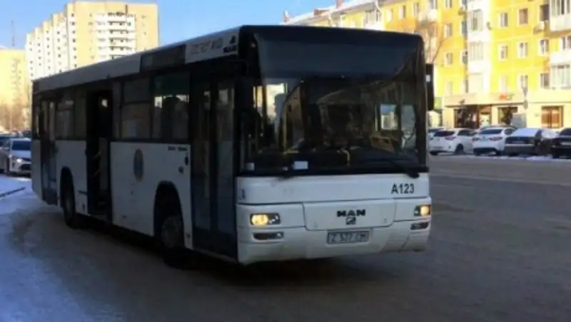 Жители Астаны возмущены поведением водителей городских автобусов
