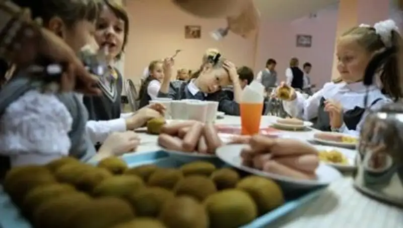 До 45 увеличилось количество детей, отравившихся в школьной столовой в Семее