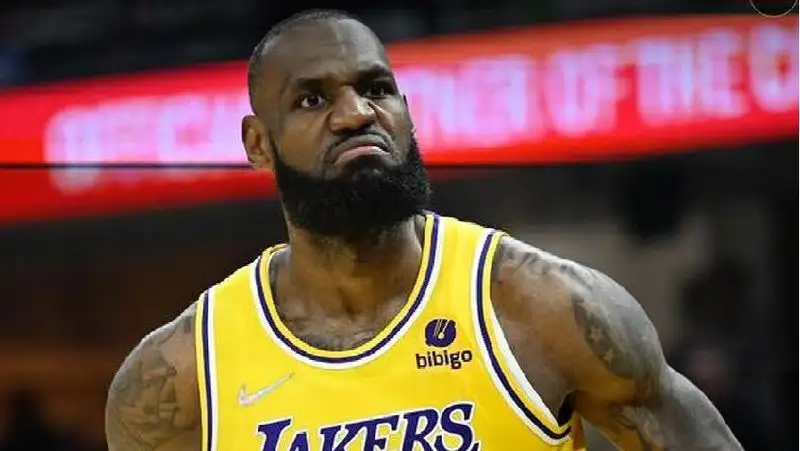 Леброн Джеймс рассказал о своих планах после провала «Лейкерс» в НБА