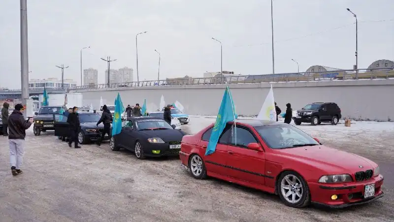 В честь 30-летия Независимости в столице провели автопробег