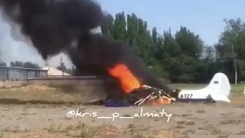 Уголовное дело расследуют по факту крушения самолета в Алматинской области