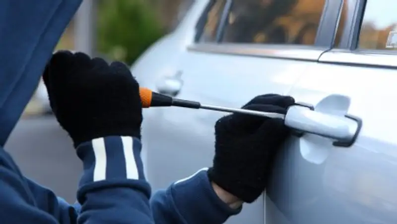 Подростки угнали машину и попали в аварию в Атырауской области